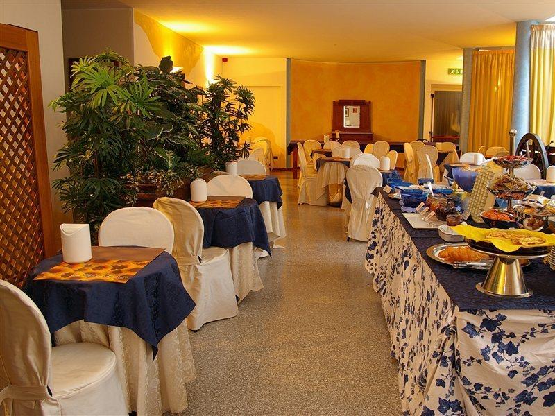Hotel Postumia Доссобуоно Экстерьер фото