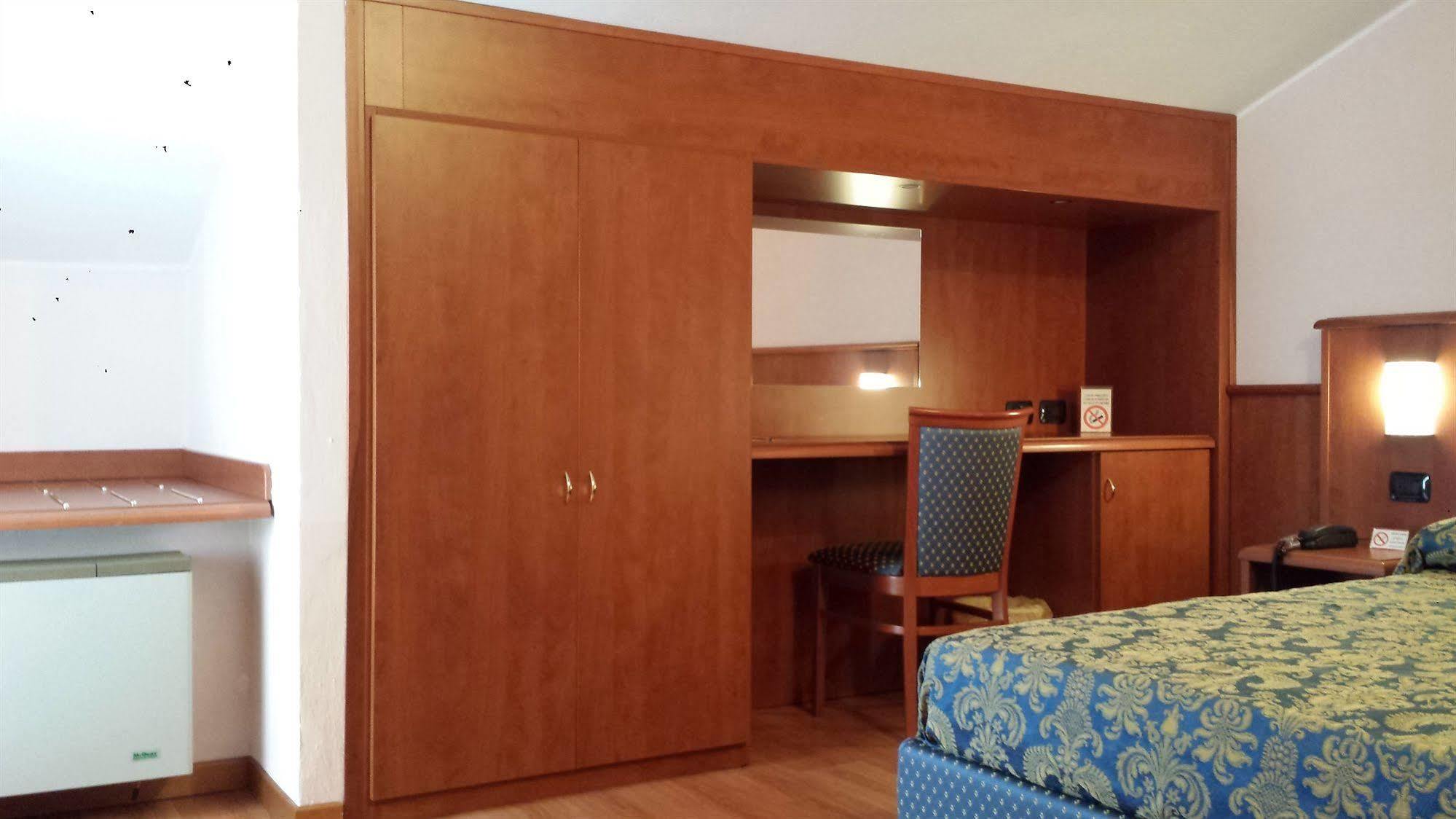 Hotel Postumia Доссобуоно Экстерьер фото
