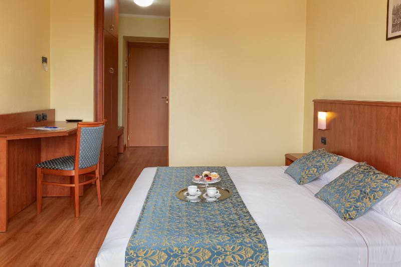 Hotel Postumia Доссобуоно Экстерьер фото